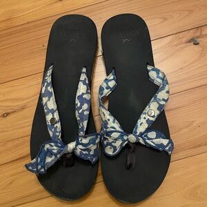 Hollister slippers with cute bow and blue and white straps.